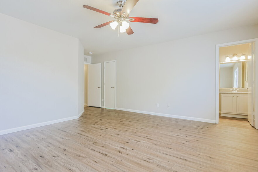Building Photo - 1055 E Denim Trail