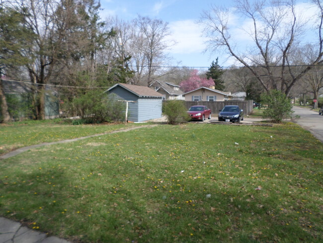 Building Photo - 4 bedroom for JUNE