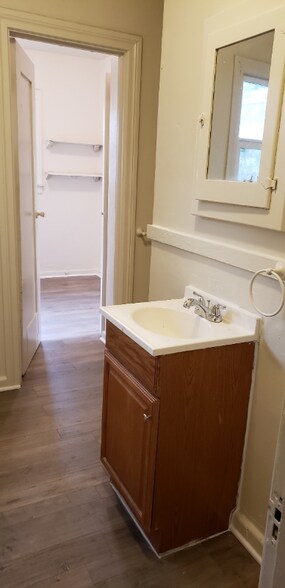 Building Photo - 2103 Belle St