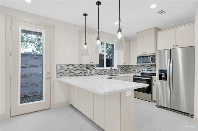 Building Photo - 18 Canary Ave