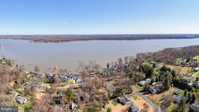 Building Photo - 26 Park Ln