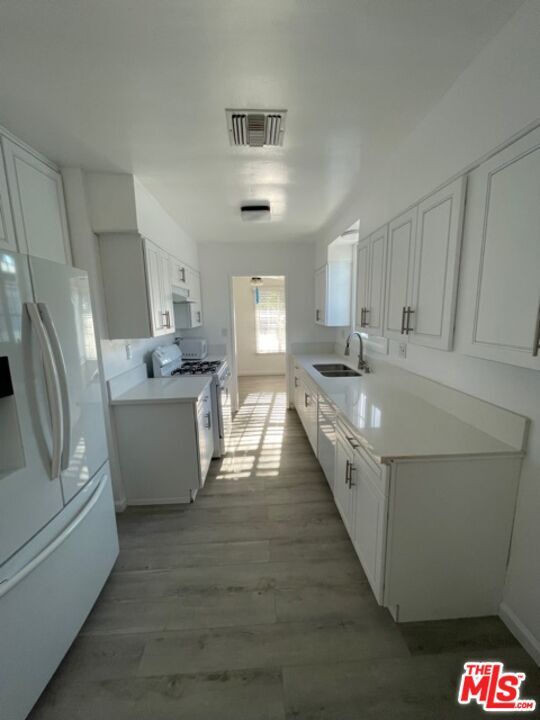 Building Photo - 5346 Rhea Ave