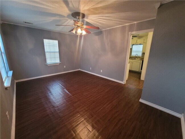 Building Photo - 309 E Fairchild Dr