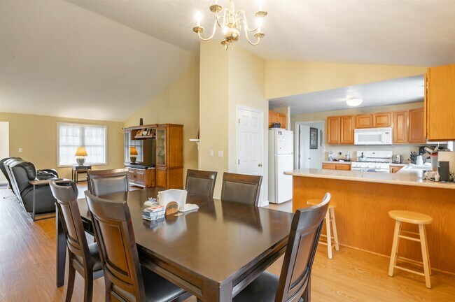 Building Photo - 4 Myopia Ln