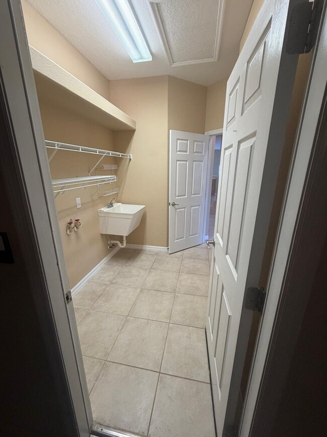 Building Photo - 4576 Barbados Loop