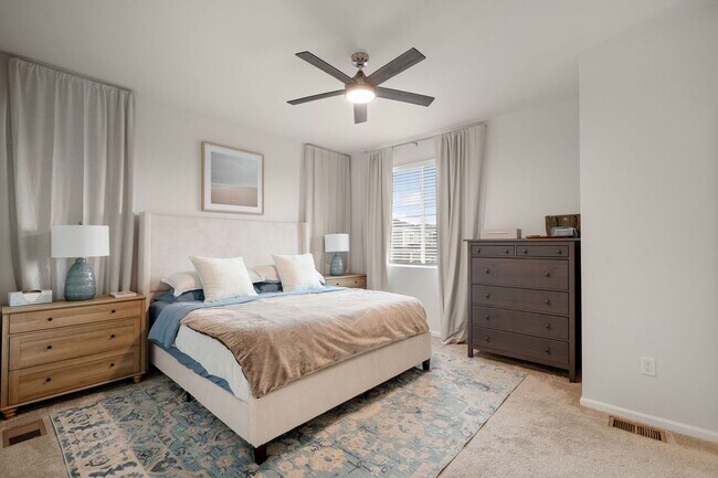 Building Photo - LUX 3BD, 2.5BA Aurora Highlands Townhome w...
