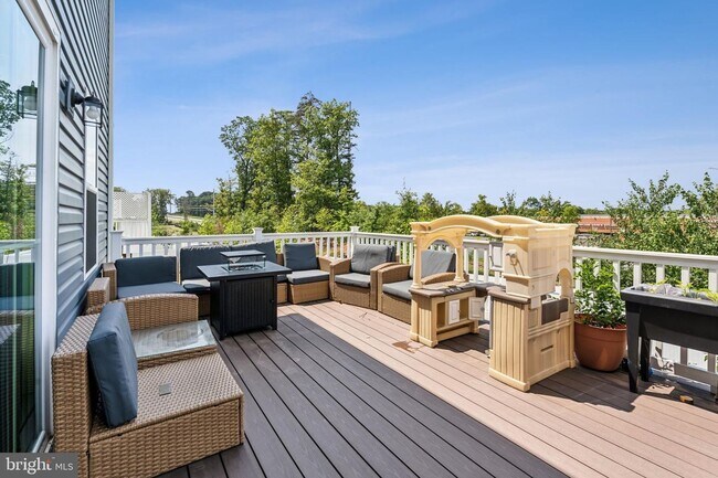 Building Photo - 11281 Wheeler Ridge Dr