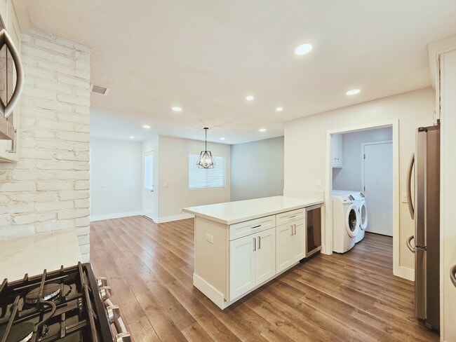 Building Photo - 9213 El Tango Cir