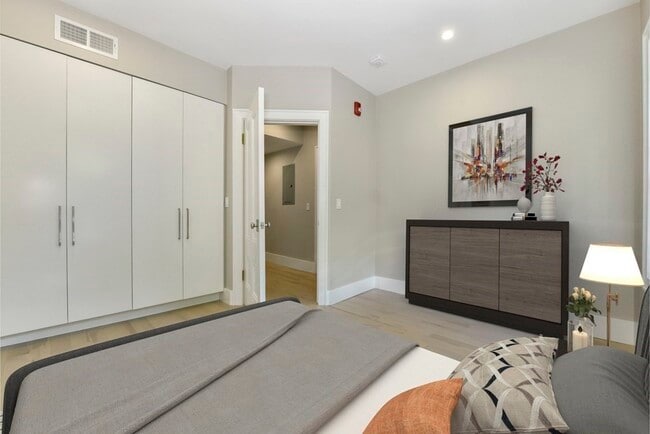 Building Photo - 55 Clarendon St