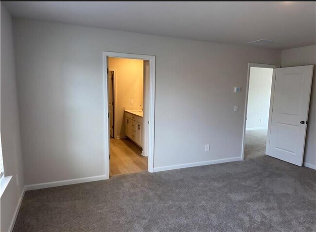 Building Photo - 603 Runnel Dr