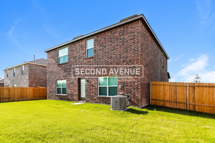 Building Photo - 720 Springhill Dr