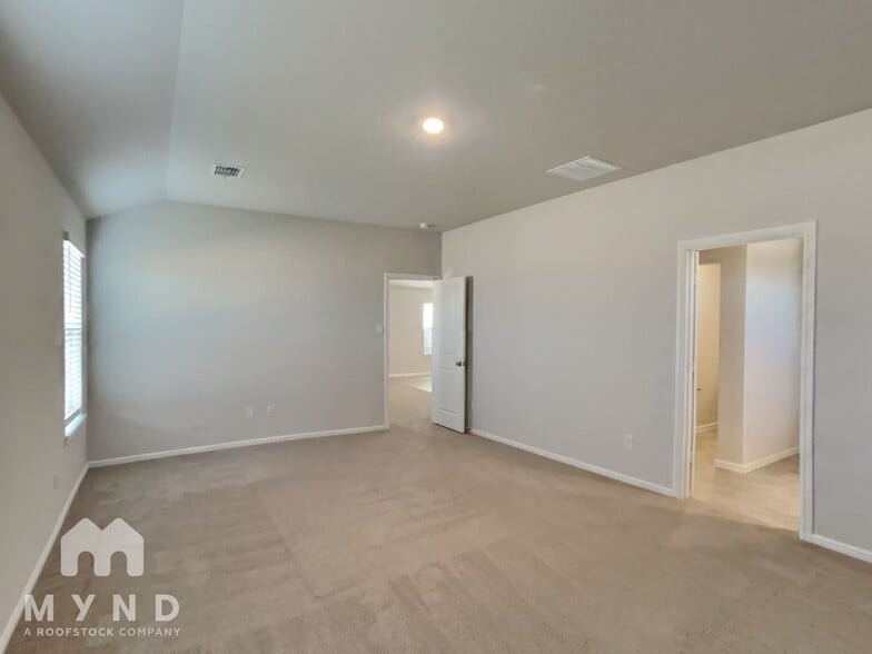 Building Photo - 5901 Piedrosa Ct