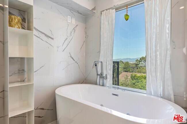 Building Photo - 3350 Coy Dr