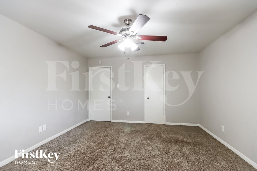 Building Photo - 5603 Sheraton Oaks Dr