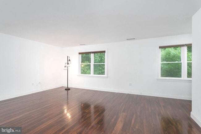 Building Photo - 211 Ross Stevenson Cir