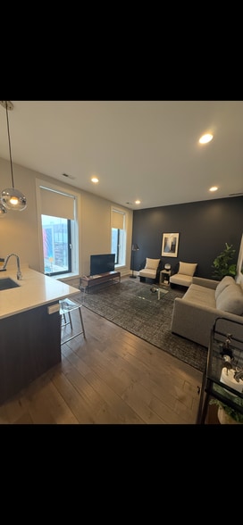 Building Photo - 318 S Halsted St