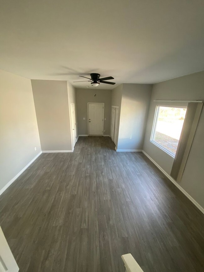 Building Photo - Single Family Home