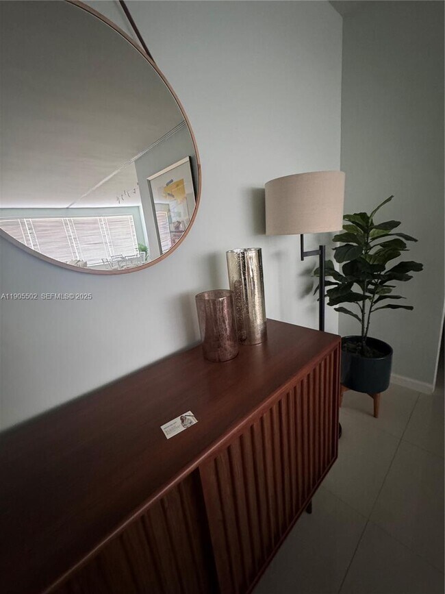 Building Photo - 4925 Collins Ave