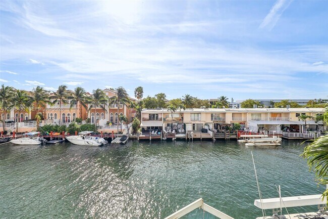 Building Photo - 3862 NE 171 St