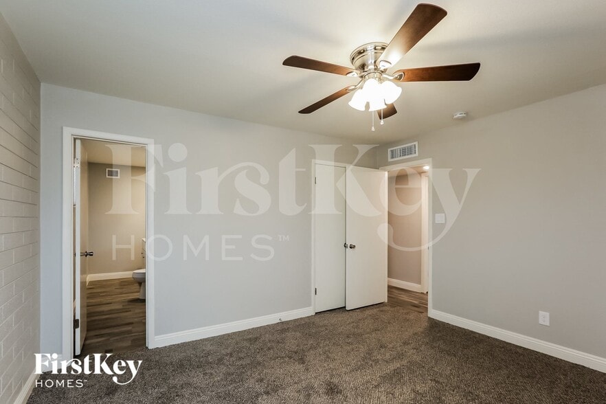Building Photo - 5361 N 61st Dr