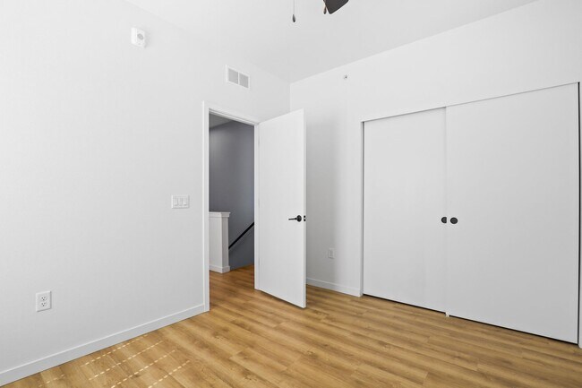 Building Photo - 210 Emery St