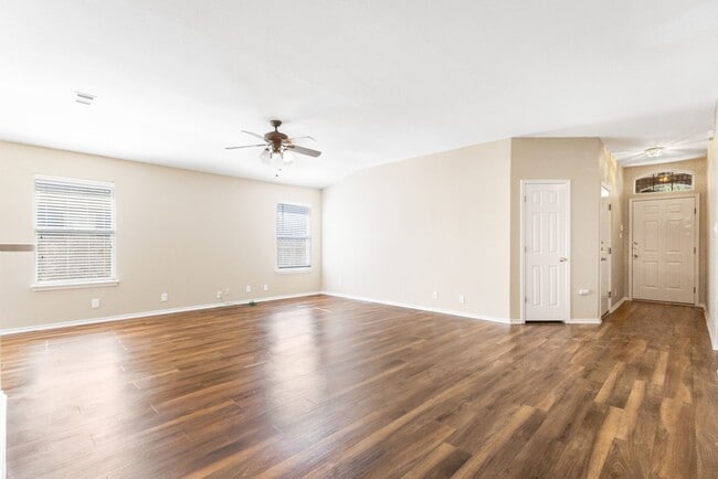 Building Photo - Well-Maintained 3-Bedroom Home – Ideal for Students & Professionals!