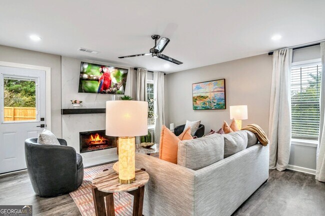 Building Photo - 8008 Clearview Cir