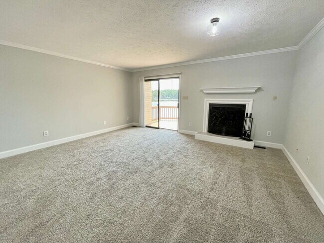 Building Photo - 3-Bed, 3-Bath Townhouse In Lands End