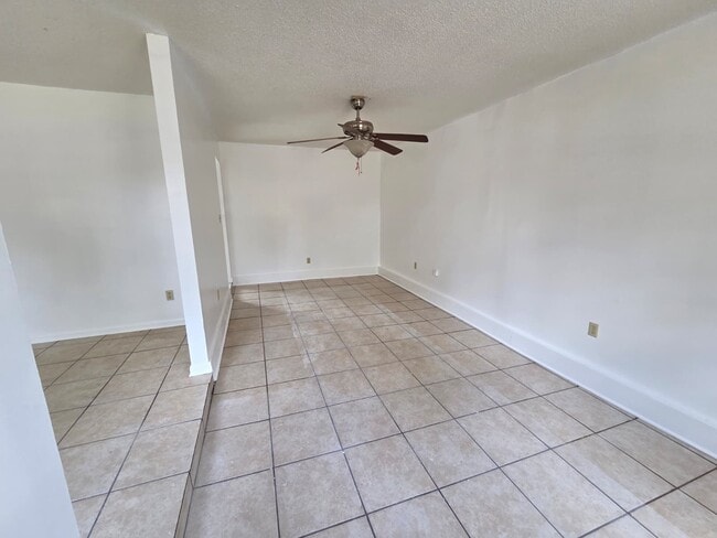 Building Photo - 4119 Karen St