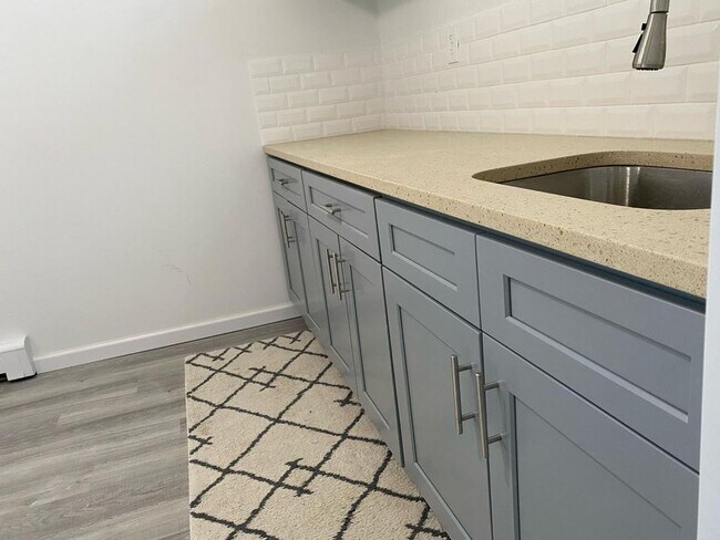 Building Photo - 55 Clover Ave