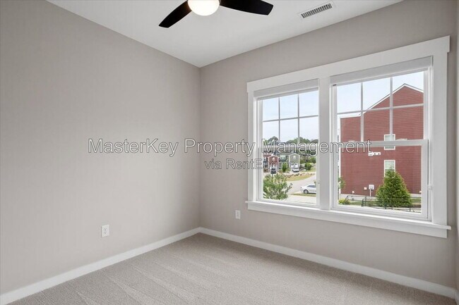 Building Photo - 461 Rally Point Pl