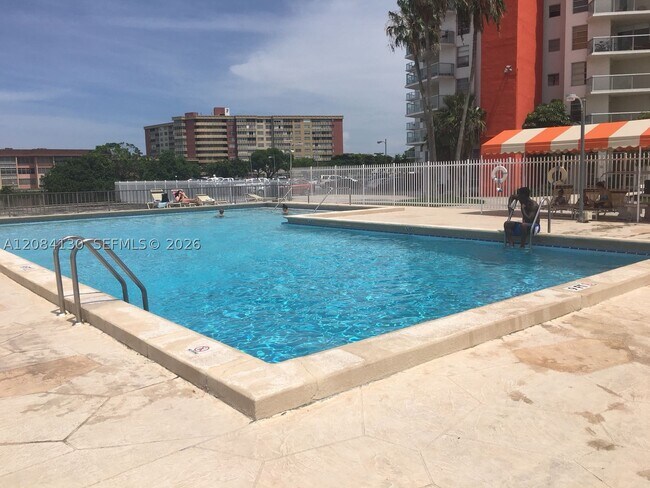 Building Photo - 1351 NE Miami Gardens Dr