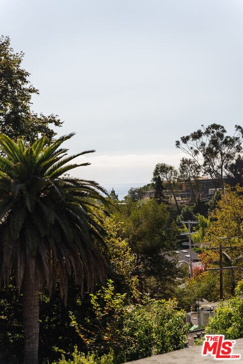 Building Photo - 430 Mesa Rd