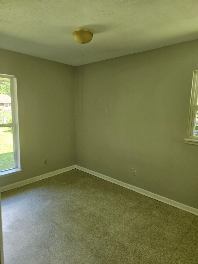 Building Photo - 4 Sided Brick 3 BR Home