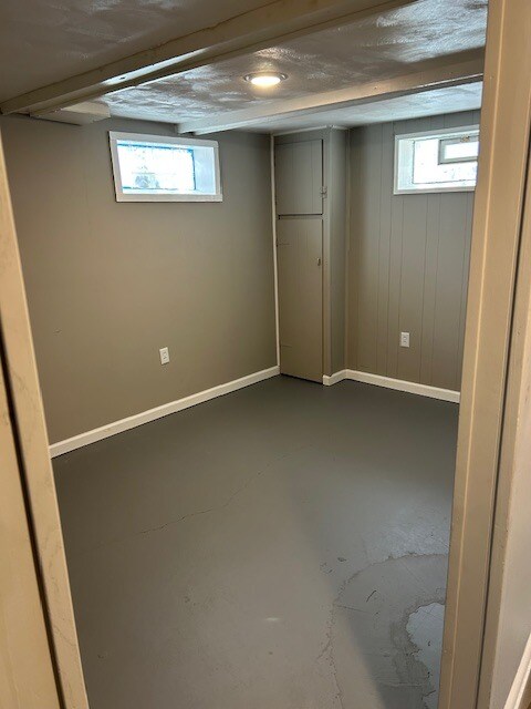 Building Photo - 6461 Almont Dr