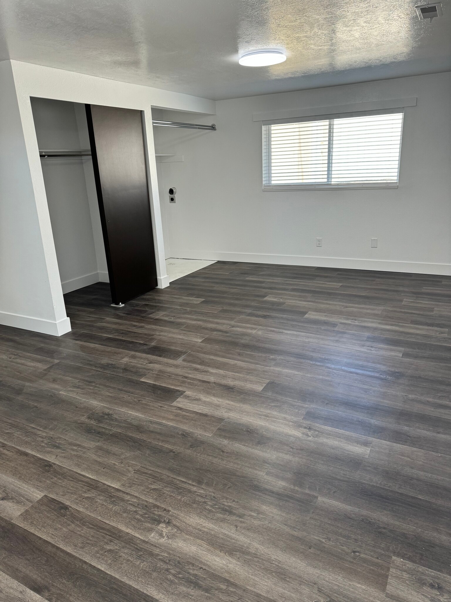 Building Photo - 78 W 990 S