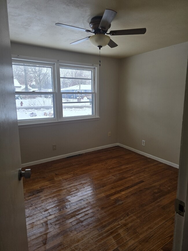 Building Photo - 1102 E Timber Dr