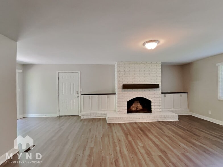 Building Photo - 145 Farm Rd
