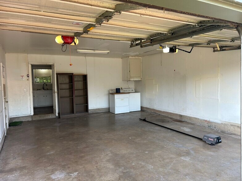 Garage - 1317 Lakecrest Dr