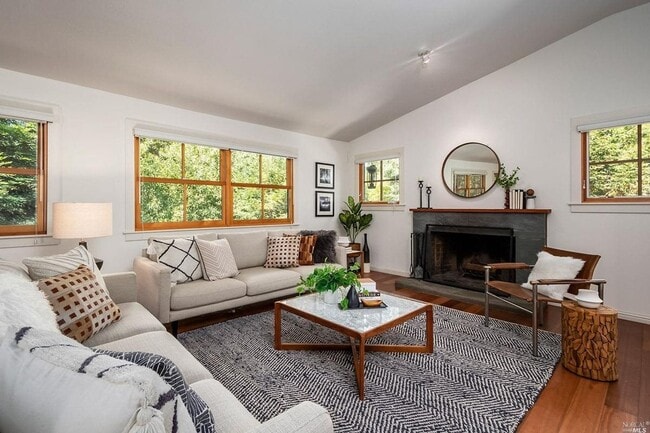 Building Photo - 5BD/3.5BA HOME ON DESIRABLE CULLODEN PARK RD.