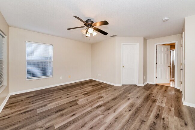 Building Photo - 406 Chimney Rock Dr