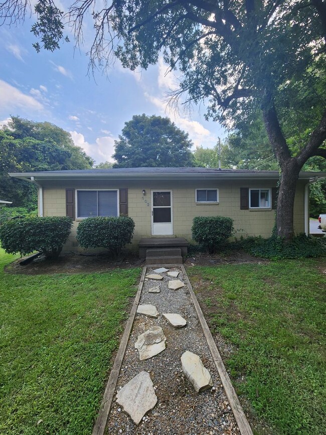 Primary Photo - Chapel Hill / House off of Franklin Street...