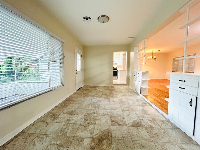 Building Photo - Beautiful 2/1.5 Home in Winter Park plus a...