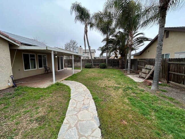 Building Photo - Spacious, open and upgraded home in Northwest Hanford....with 30 solar panels!!!