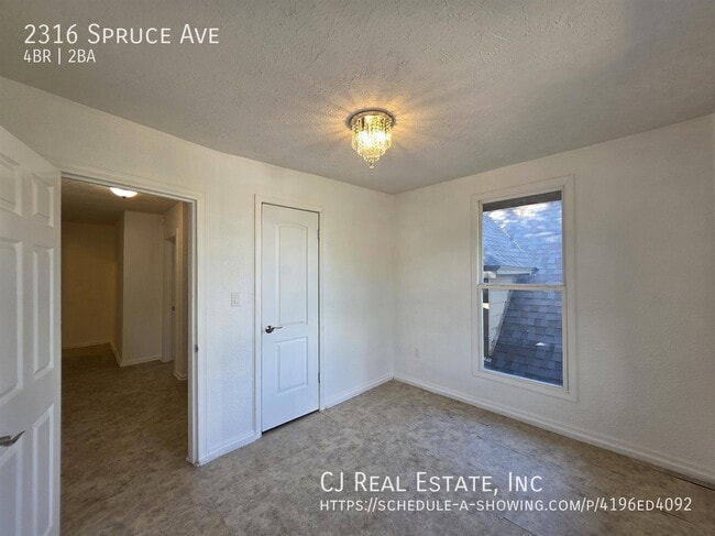 Building Photo - 2316 Spruce Ave