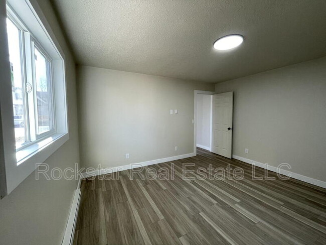 Building Photo - 1003 E Illinois Ave