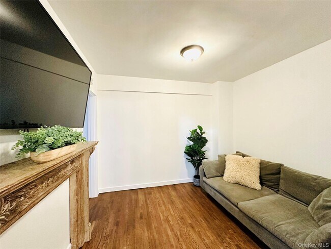 Primary Photo - 52-25 39th Rd