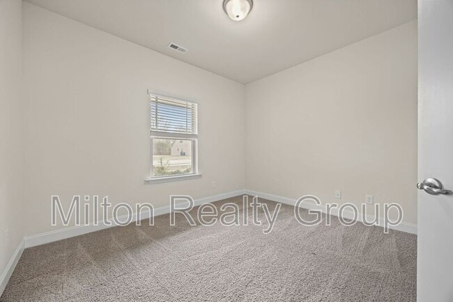 Building Photo - 178 Woodwater Cir