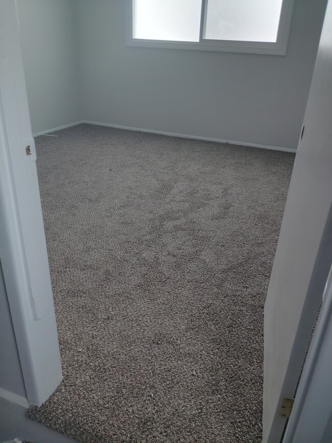 Building Photo - 523 Lincoln Ave