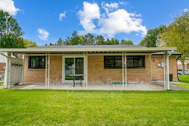 Building Photo - 4354 Meadowcroft Rd